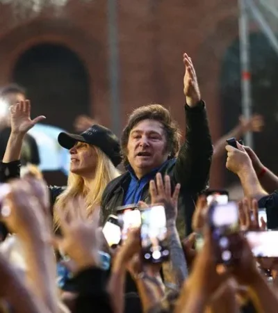 Javier y Karina Milei en Junín, Buenos Aires.
