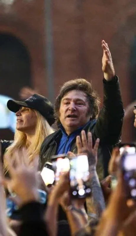 Javier y Karina Milei en Junín, Buenos Aires.