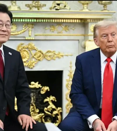 El líder surcoreano elogió efusivamente al magnate y le pidió una política de distensión con Pyongyang.