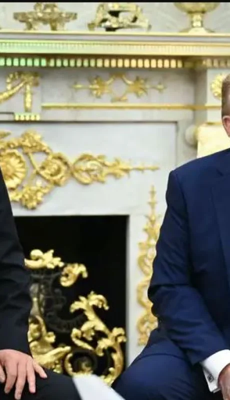 El líder surcoreano elogió efusivamente al magnate y le pidió una política de distensión con Pyongyang.