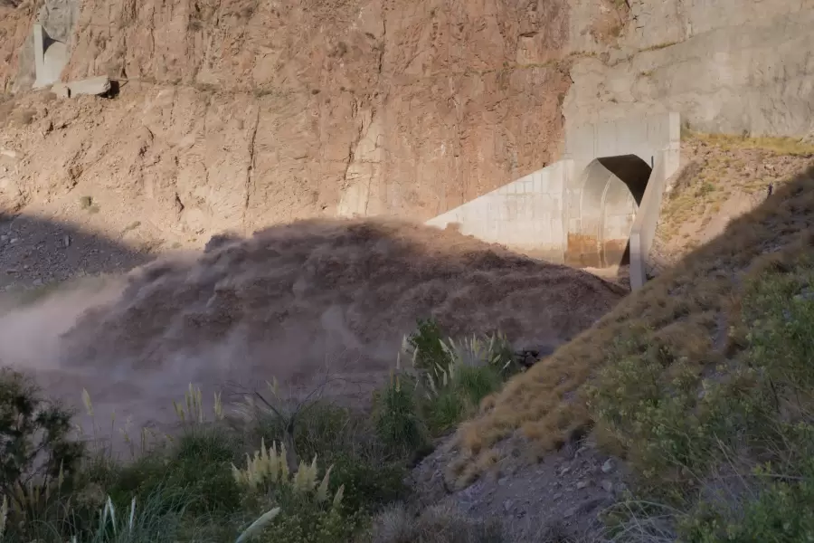 Limpieza en el dique Potrerillos.