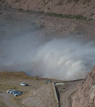 Limpieza en el dique Potrerillos.