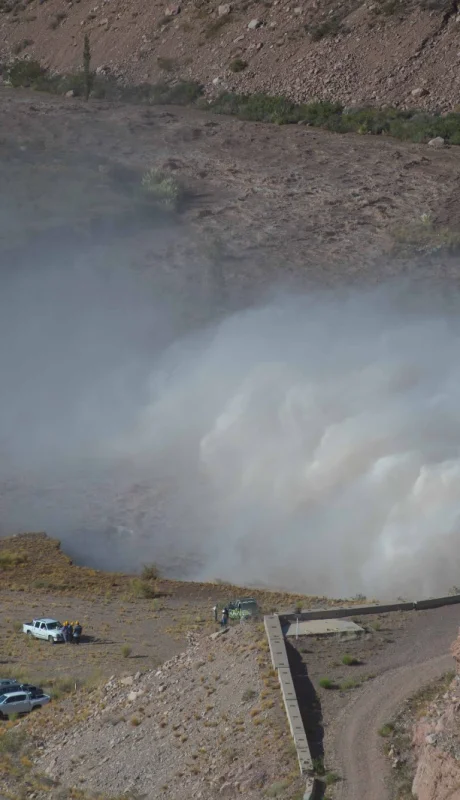 Limpieza en el dique Potrerillos.