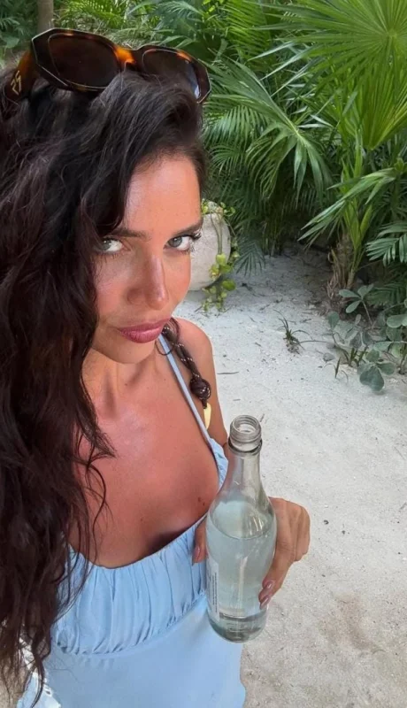 Zaira posó en topless en las playas de Quintana Roo y sus fotos arrasaron en Instagram.