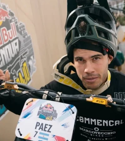 Jerónimo Páez, el mendocino que se hizo viral por los videos increíbles que graba arriba de su bicicleta en entornos urbanos/ Fuente: Instagram