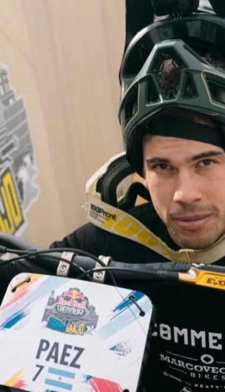 Jerónimo Páez, el mendocino que se hizo viral por los videos increíbles que graba arriba de su bicicleta en entornos urbanos/ Fuente: Instagram