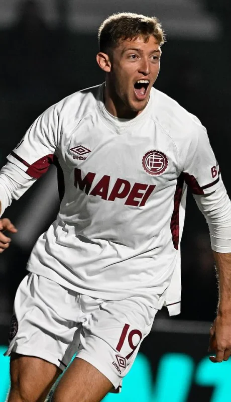 El goleador de Lanús, Rodrigo Castillo
