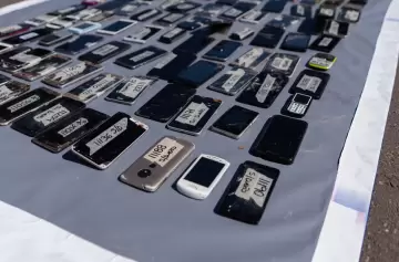Mendoza destruyó más de 5.000 celulares de las cárceles con un operativo sustentable