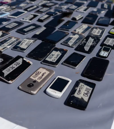 Mendoza destruyó más de 5.000 celulares de las cárceles con un operativo sustentable
