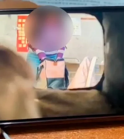 La pillaron robando: así descubrieron a su profesora revisando bolsos