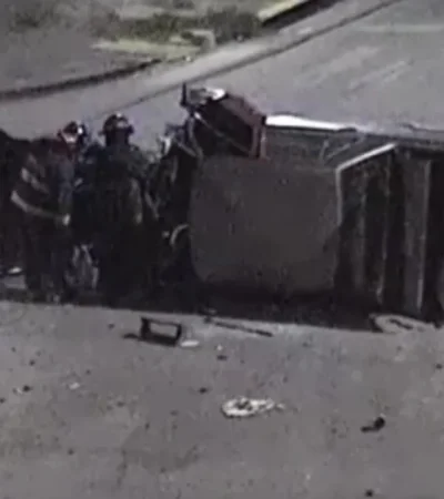 Video impactante: ¡Se llevó el semáforo por delante!