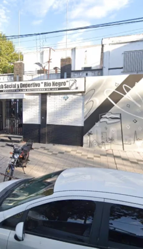 El dramático episodio ocurrió en este club rosarino. (Imagen: Google maps)