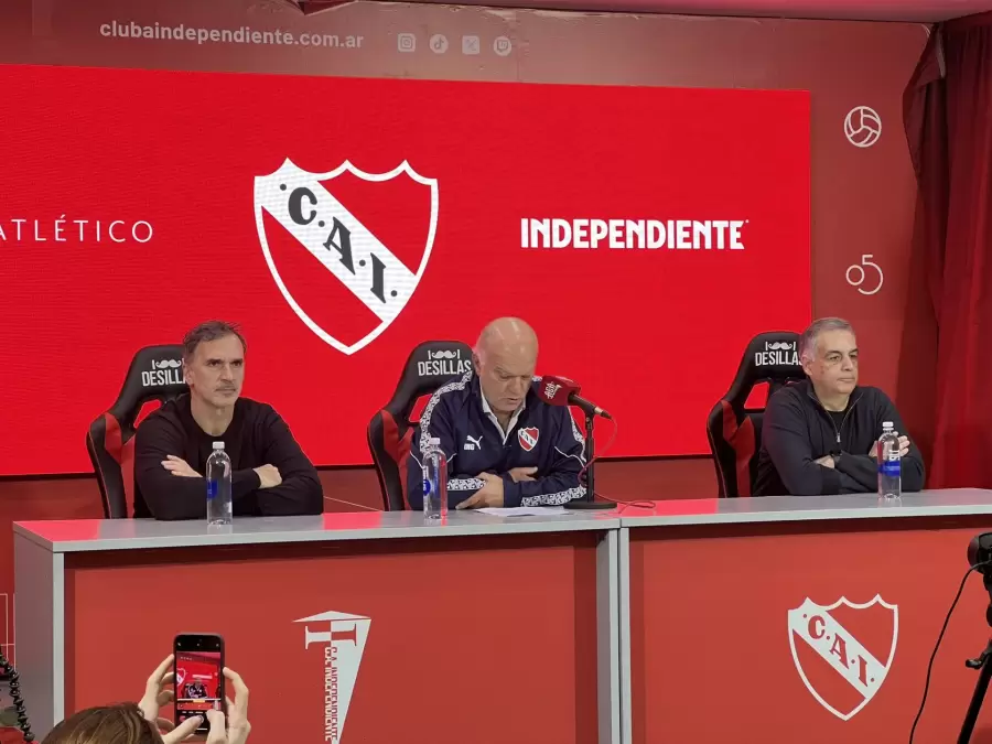 Grindetti en conferencia de prensa.