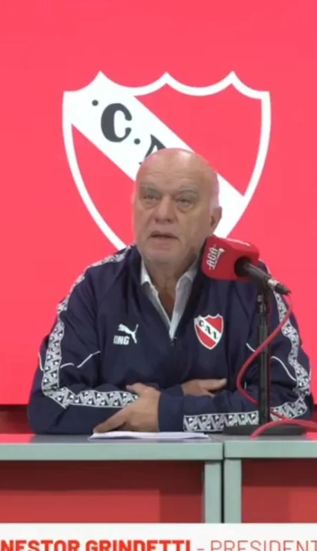 Grindetti en conferencia de prensa.