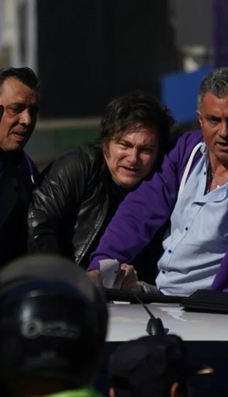 Milei sufrió un ataque en Lomas de Zamora y Espert se fugó en moto