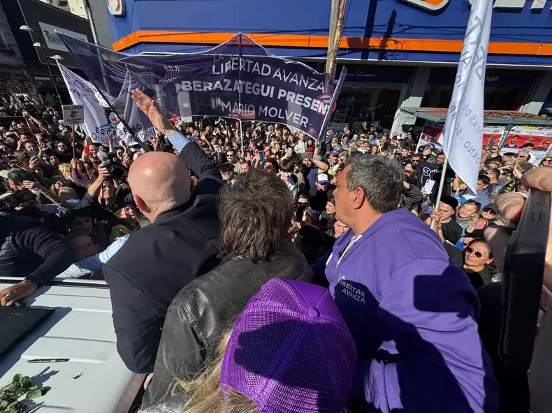 "Los violentos cortaron un acto que se estaba desarrollando completamente en paz. Esto es el kirchnerismo: es violencia" (J. L. Espert)