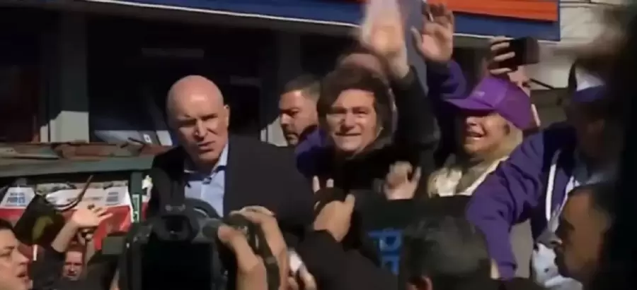 Muy cerca. Así pasó la piedra por las caras de Milei y Espert.