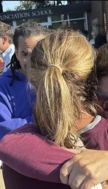 Dos de los menores perecieron sentados en sus pupitres.