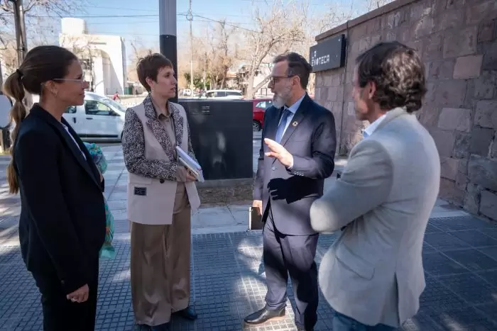 Latorre con los representantes del Pacto Global