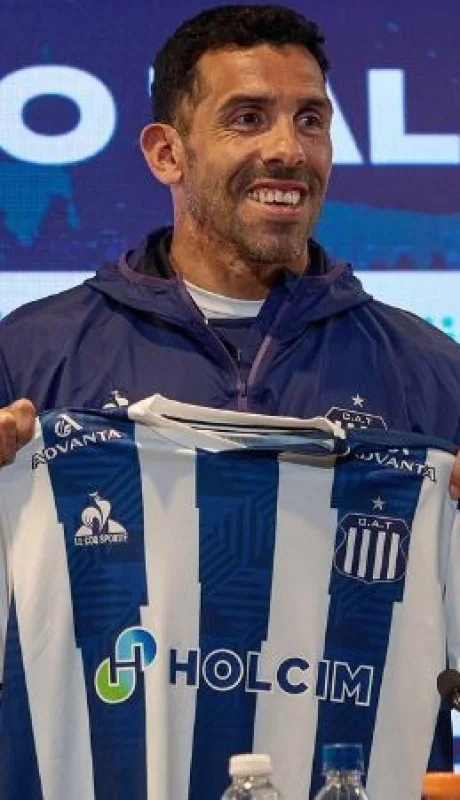 Carlos Tevez salió a aclarar su situación en la T