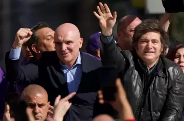 Confirman que hay un detenido por los piedrazos a Milei en Lomas de Zamora