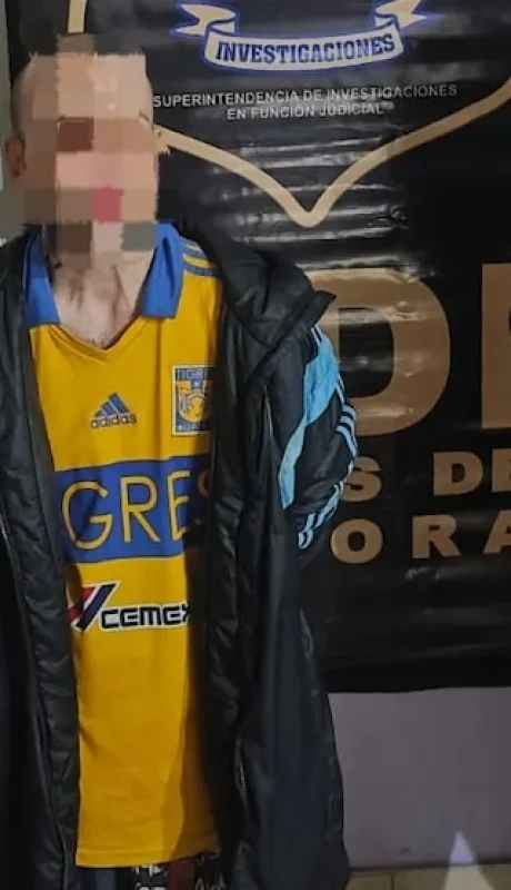 El sujeto fue detenido en su casa de Parque Barón. Allí encontraron cocaína, marihuana, armas de fuego y un auto robado.