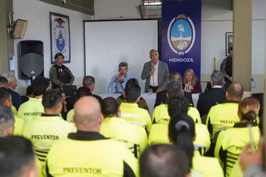 "Es un gran aporte del intendente de la Capital, porque se cargó al hombro una ley que muchos legisladores no querían tratar" (A. Cornejo)