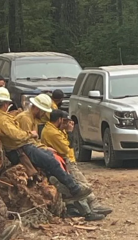 Las cuadrillas colaboraban asistiendo a la población afectada por el frente de llamas, pero apareció migraciones./
