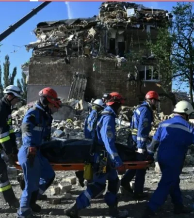 Los servicios de emergencia y rescate se encuentran en alerta máxima para asistir a los habitantes de la capital ucraniana.