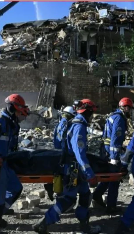 Los servicios de emergencia y rescate se encuentran en alerta máxima para asistir a los habitantes de la capital ucraniana.