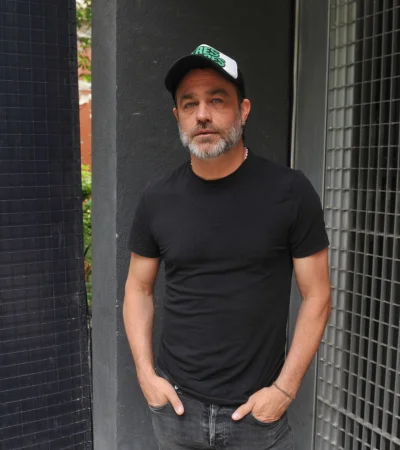 Pauls vuelve a la pantalla con un programa que busca emocionar y unir a través de historias de superación personal.