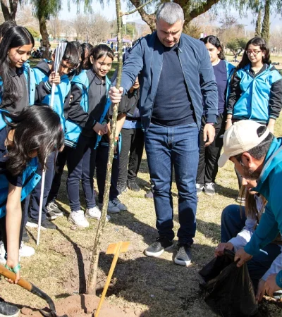 Juegos, investigación, y cuidados. El Día del Árbol en el Parque San Vicente.