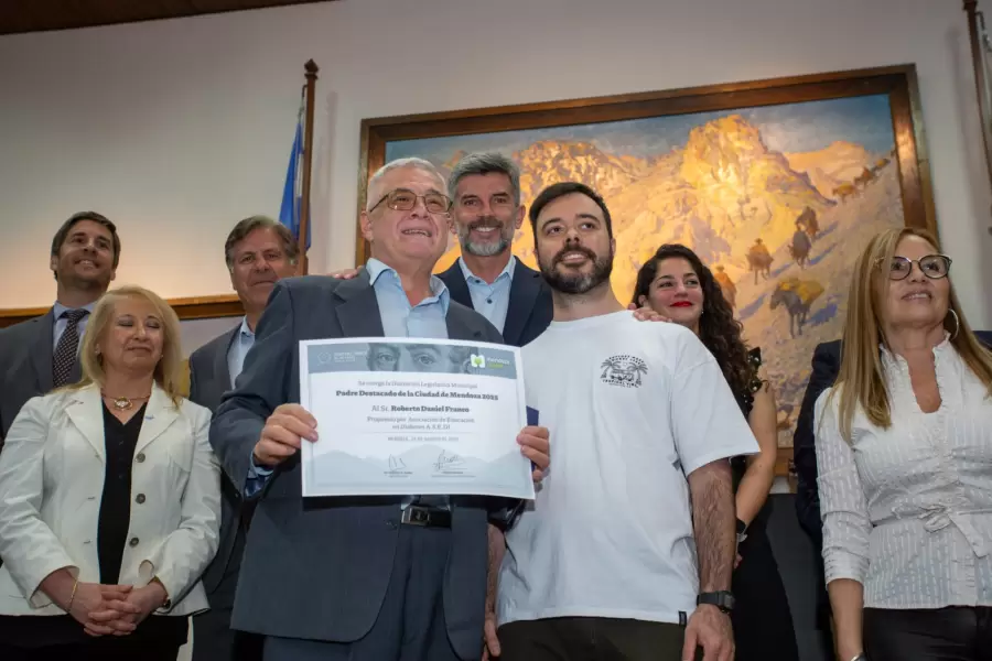 Un reconocimiento, un vino y el Pasaporte Sanmartiniano.