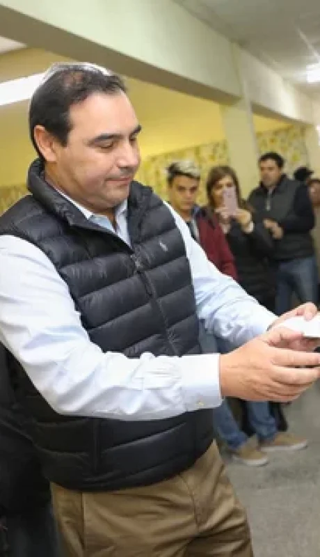 Vota el gobernador saliente, Gustavo Valdés        /