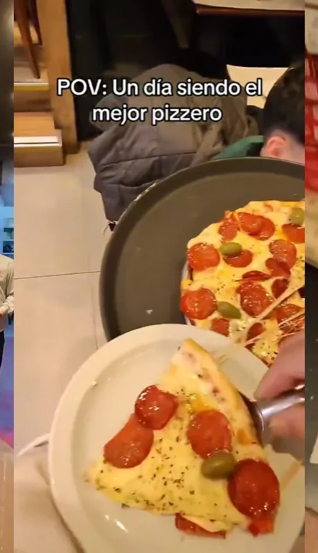 Una coordinación perfecta, el pizzero lanza la preparación al aire y su compañero la atrapa sin fallar.