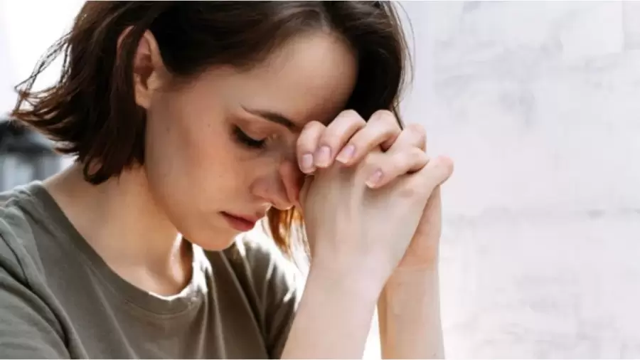 El paso de la adolescencia a la adultez es, según el estudio de la NBER, el momento de más tristeza.