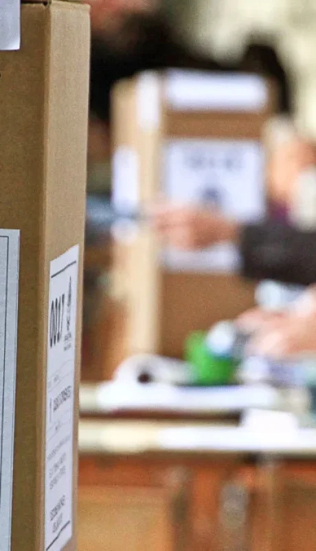 El panorama que dejó el sufragio del litoral no garantiza nada para la madre de batallas que se viene en la provincia más poblada del país. /