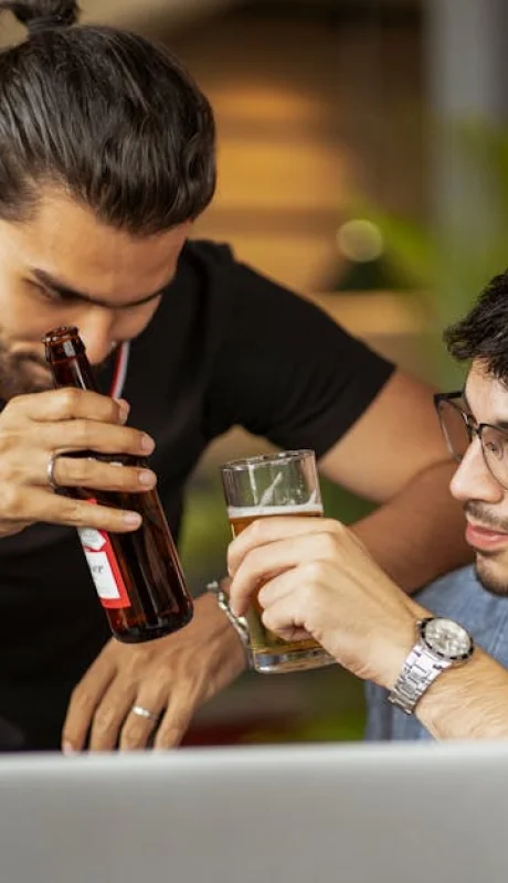 Los científicos advierten que el reemplazo por bebidas sin alcohol no beneficia a todos por igual.