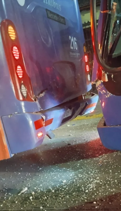 Choque en cadena entre tres colectivos/ Fuente: Ciudadano News