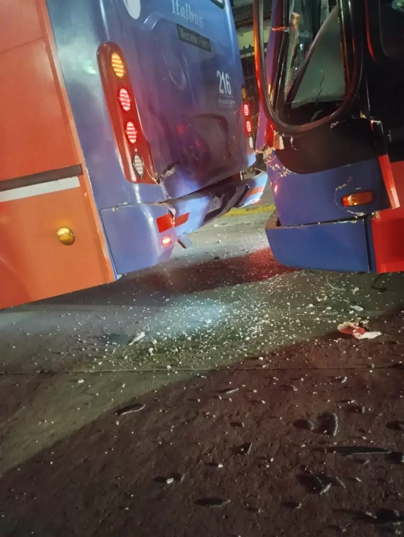 Choque en cadena entre tres colectivos/ Fuente: Ciudadano News