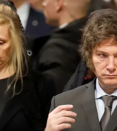 "Siempre manejaron la agenda con decisión y firmeza, y esta es la primera vez que se ve atosigado por errores propios" (G. Slavinsky)