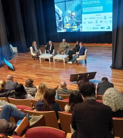 Empresarios y referentes debatieron en el 2° Foro Agroindustrial Regional Mendoza 2025 sobre la necesidad de generar estabilidad macroeconómica.