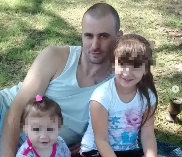 Ríos junto a sus hijas. Por disposición de la Justicia, el hombre dejó de verlas en el año 2018.