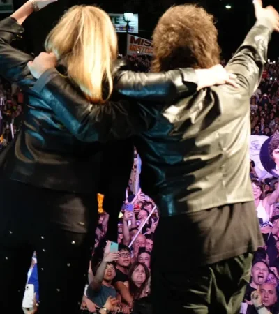 Javier y Karina Milei en uno de los actos organizados por La Libertad Avanza. (Foto: web)