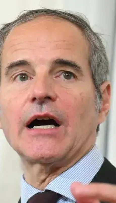 El argentino, que está al frente del OIEA, exige la reanudación de las inspecciones a los establecimientos nucleares persas.