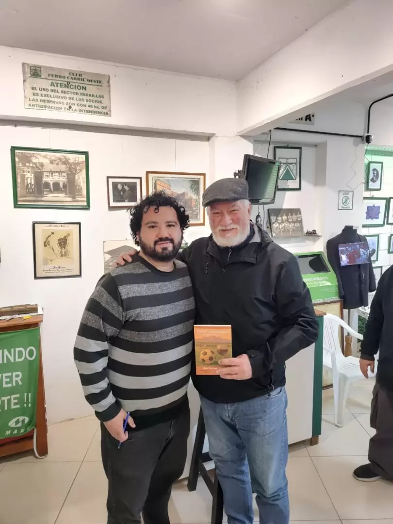 El escritor mendocino junto al escritor porteño Eduardo Quintana