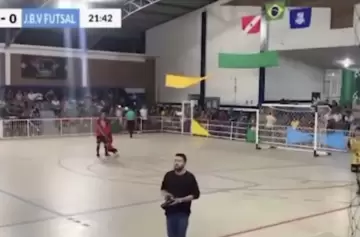 Video: arquero murió tras atajar un penal en un torneo amateur en Brasil