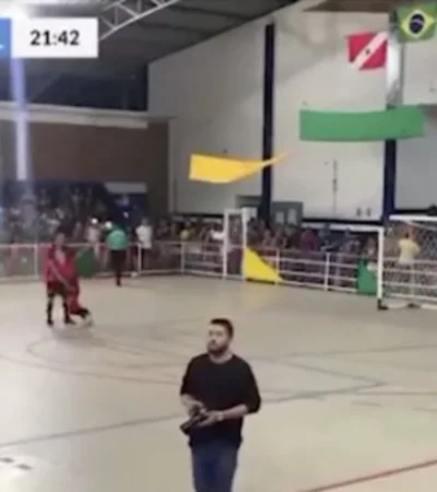 Durante una tanda de penales, el arquero Pixé se desplomó repentinamente y falleció.