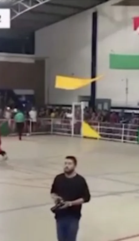 Durante una tanda de penales, el arquero Pixé se desplomó repentinamente y falleció.