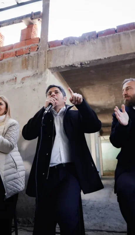 Kicillof en el partido de Merlo./